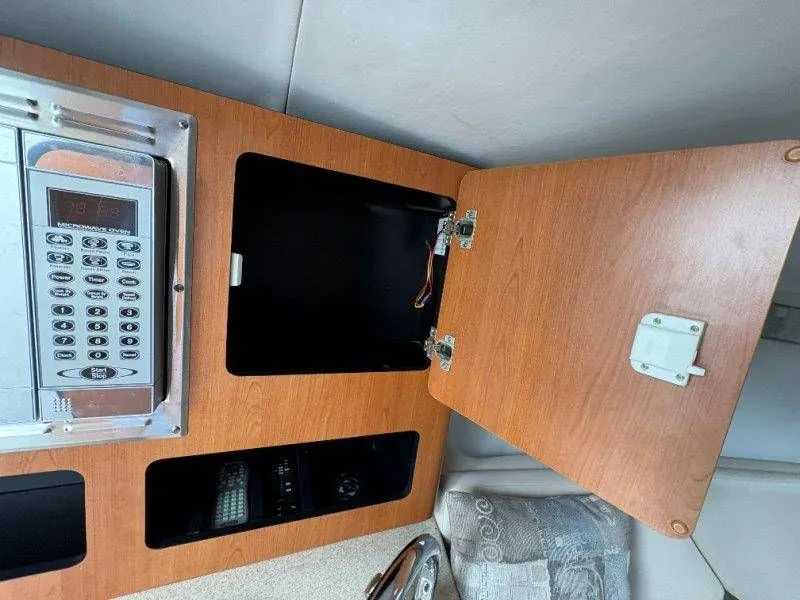 Slide: The Image of Crownline Boats 250 CR 2008 - 99