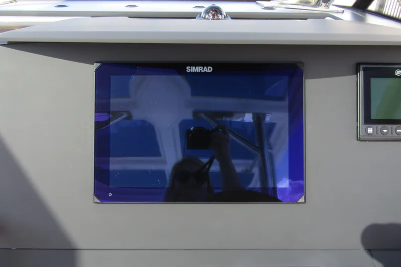 Slide: The Image of Simrad display on Nimbus Tender 9, model year 2026. - 20