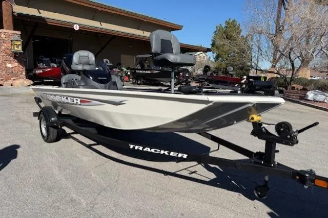 The Image of Tracker Pro 170 2026 - undefined