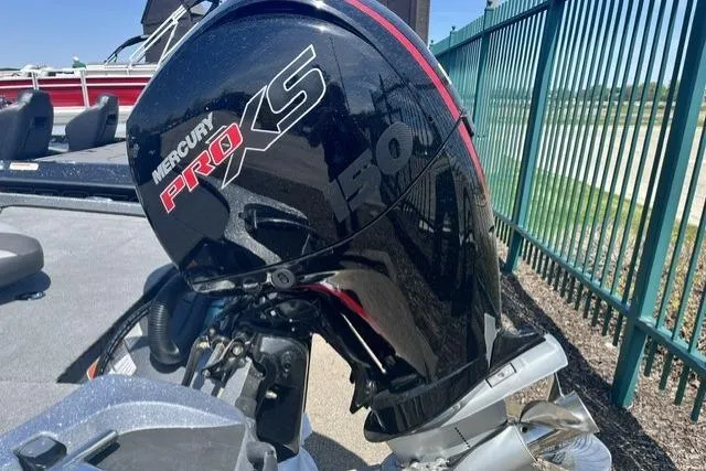 Slide: The Image of Mercury Pro XS outboard motor on a Nitro Z18 Pro boat, 2026 model. - 103