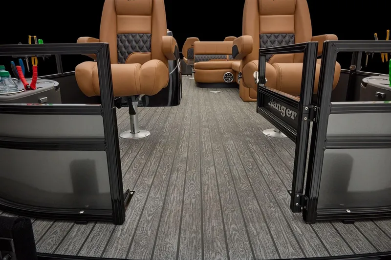 Slide: The Image of Ranger 220F 2026 - 15