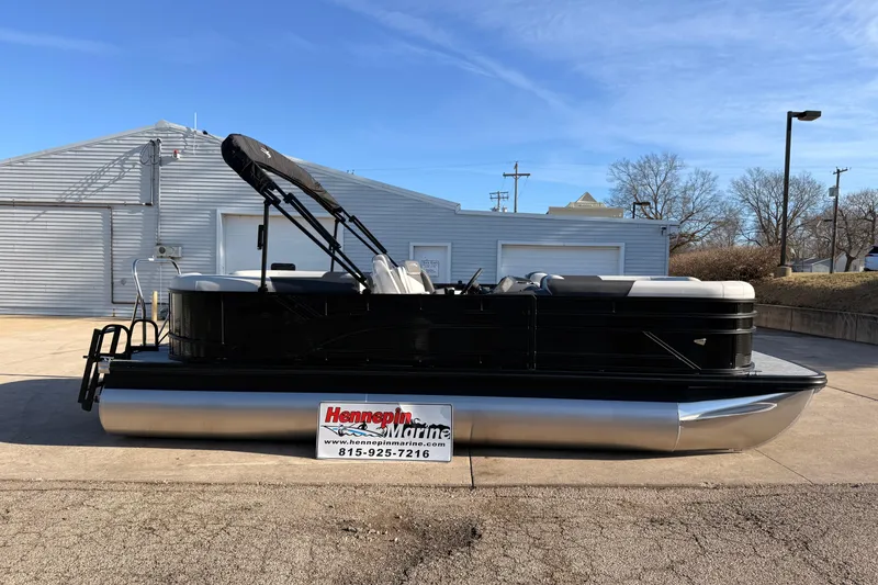 The Image of Bennington 22 S-One Quad Bench 2026 - undefined