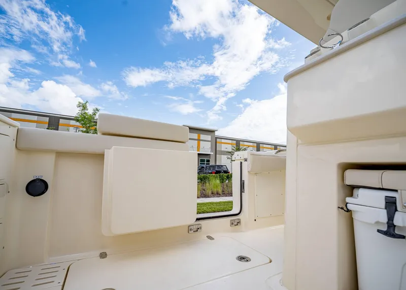 Slide: The Image of Scout 305 LXF 2026 - 13