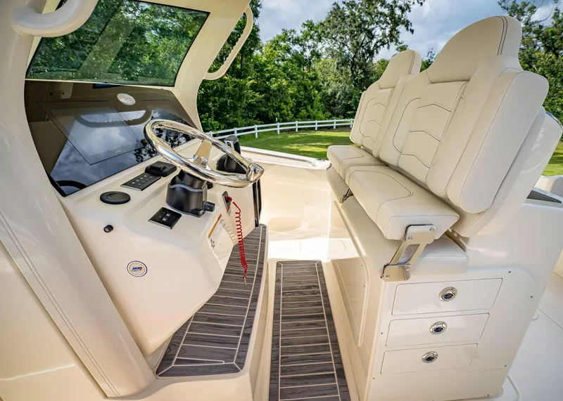 Slide: The Image of Scout 305 LXF 2026 - 33