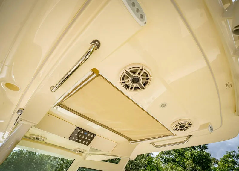 Slide: The Image of Scout 305 LXF 2026 - 34