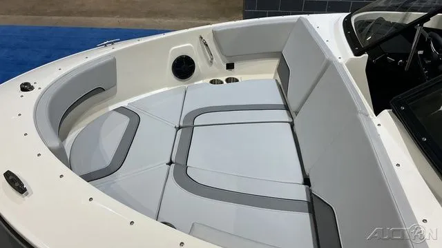 Slide: The Image of Bayliner V20 2026 - 14