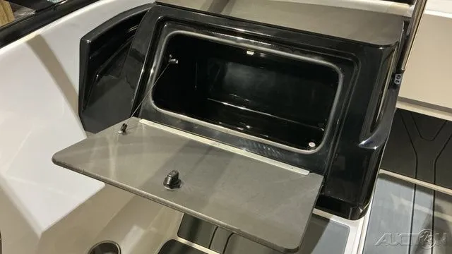 Slide: The Image of Bayliner V20 2026 - 8