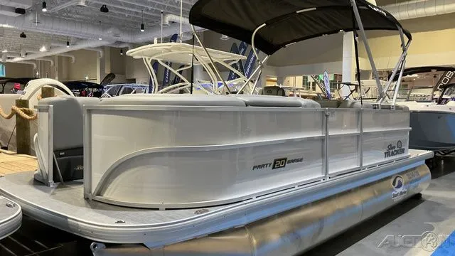 The Image of Sun Tracker Party Barge 20 DLX 2026 - undefined