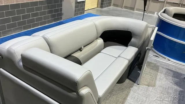 Slide: The Image of Sun Tracker Party Barge 20 DLX 2026 - 6