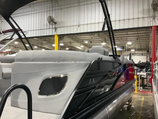 Slide: The Image of Bennington 23LXSFB ESP 2024 - 24