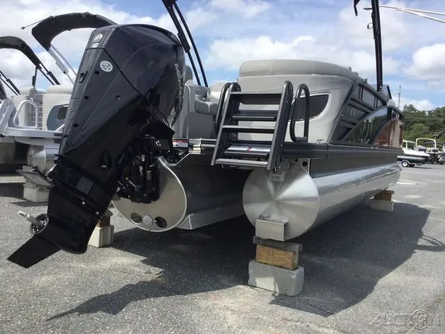 Slide: The Image of Bennington 23LXSFB ESP 2024 - 3