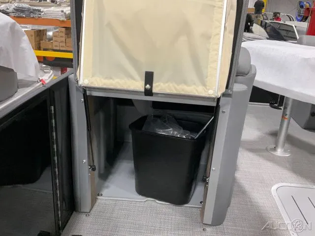 Slide: The Image of Bennington 23LXSFB ESP 2024 - 31