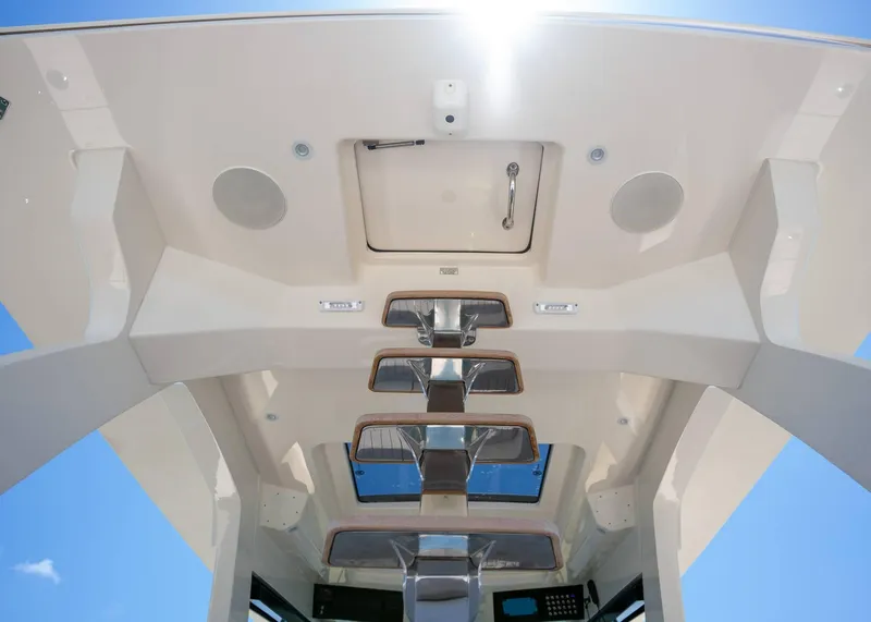 Slide: The Image of Scout 530 LXF 2026 - 15