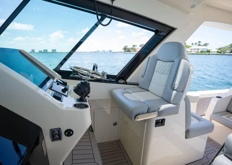 Slide: The Image of Scout 530 LXF 2026 - 26