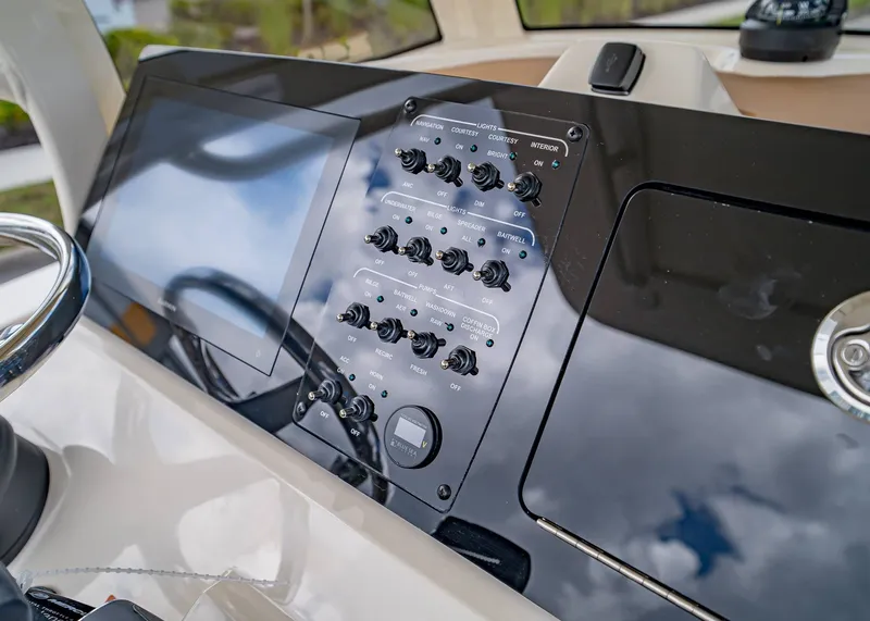 Slide: The Image of Scout 240 XSF 2026 - 17