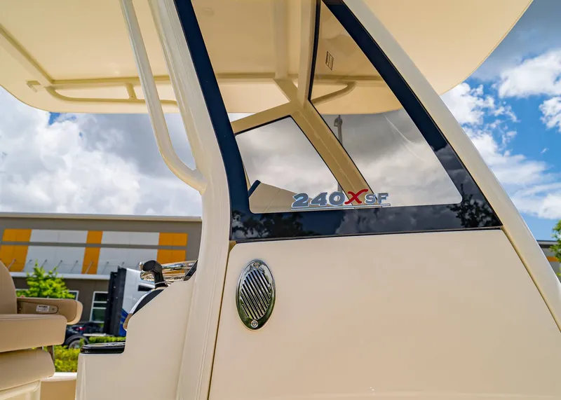 Slide: The Image of Scout 240 XSF 2026 - 21