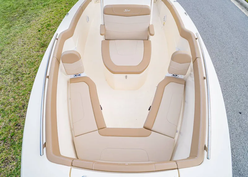 Slide: The Image of Scout 240 XSF 2026 - 28