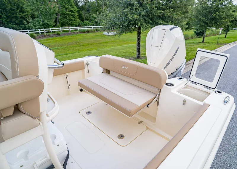 Slide: The Image of Scout 240 XSF 2026 - 9