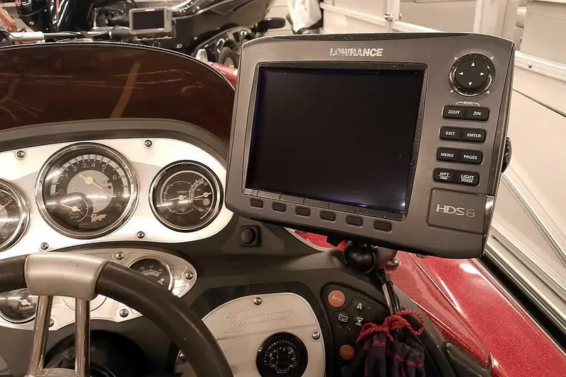 Slide: The Image of Dashboard of 2005 Ranger Z20 Comanche with Lowrance HDS-8 fishfinder. - 31