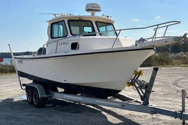 The Image of Parker Marine 2320 Sport Cabin 2001 - undefined