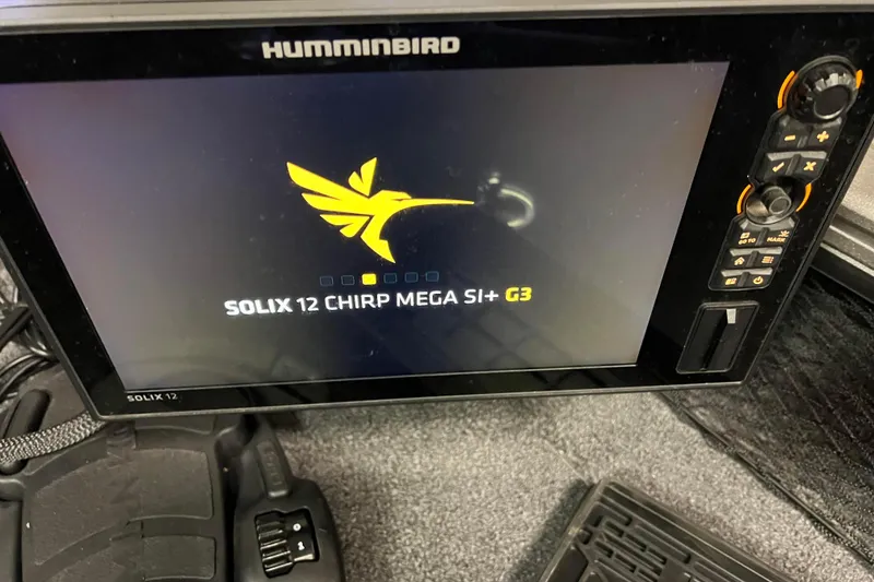 Slide: The Image of Humminbird Solix 12 CHIRP MEGA SI+ G3 fish finder on Lund 2175 Pro-V 2023 boat. - 18