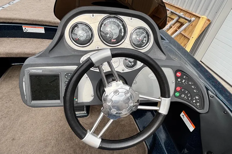 Slide: The Image of 2007 Ranger Z21 Comanche boat dashboard with steering wheel and control panel. - 7