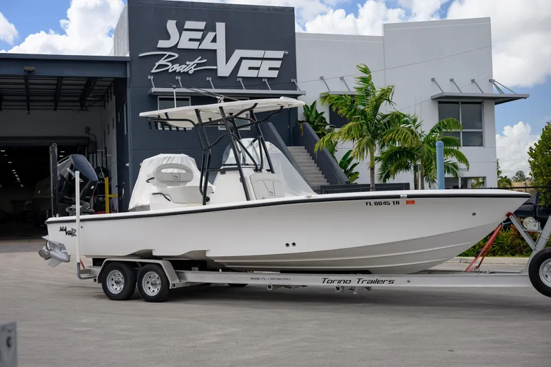 The Image of 2024 SeaVee 270Z boat on trailer outside SeaVee Boats facility. - 1