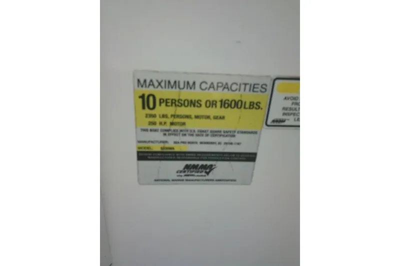 Slide: The Image of 2005 Sea Pro capacity label: Maximum 10 persons or 1600 lbs, 225 HP motor. - 44