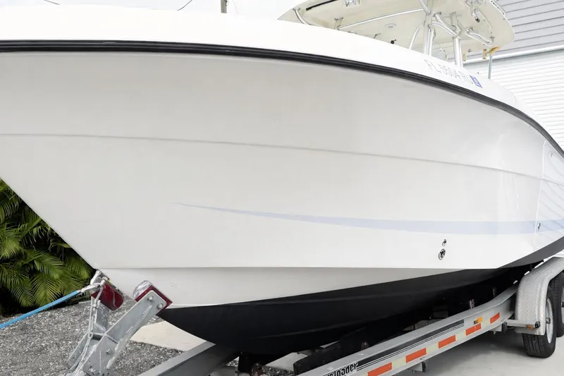 Slide: The Image of 2008 Hydra-Sports Vector 2900 CC boat on trailer, side view. - 30