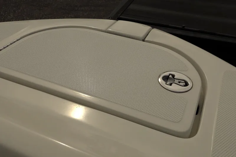 Slide: The Image of 2008 Hydra-Sports Vector 2900 CC boat hatch with textured surface and latch. - 6