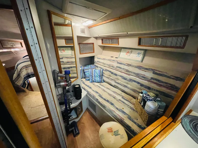 Slide: The Image of Sea Ray 390 Express Cruiser 1989 - 53