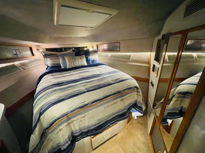 Slide: The Image of Sea Ray 390 Express Cruiser 1989 - 56