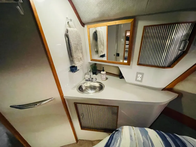 Slide: The Image of Sea Ray 390 Express Cruiser 1989 - 58