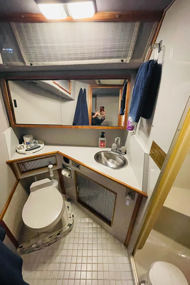 Slide: The Image of Sea Ray 390 Express Cruiser 1989 - 60