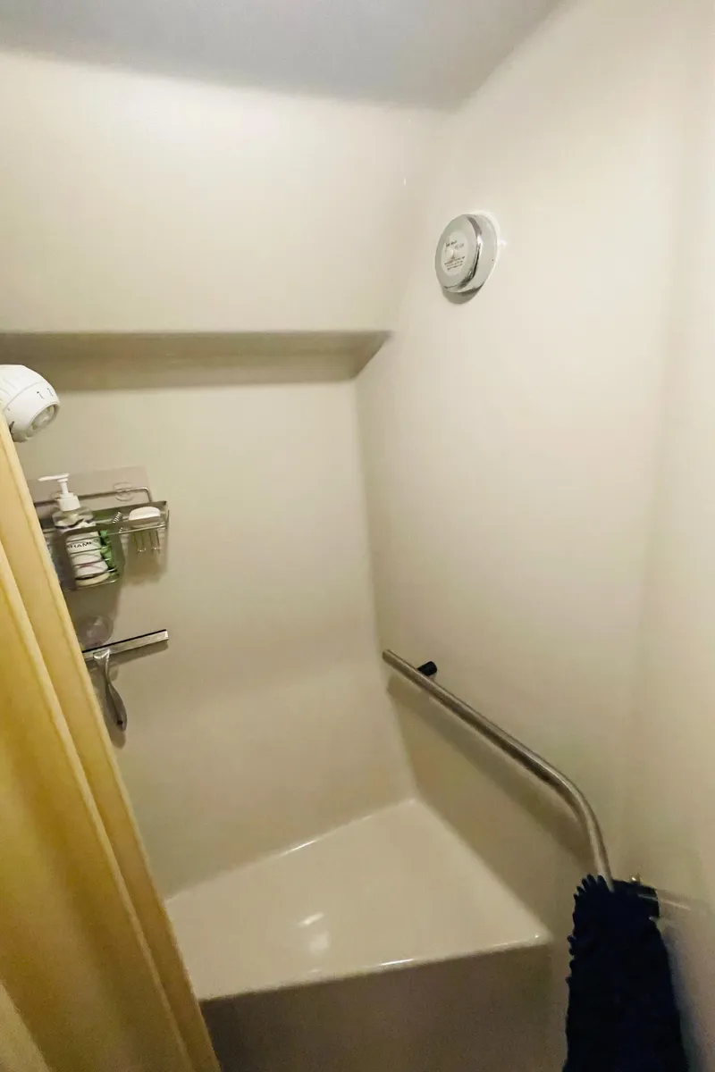 Slide: The Image of Sea Ray 390 Express Cruiser 1989 - 61