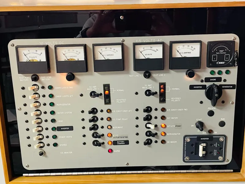 Slide: The Image of Sea Ray 390 Express Cruiser 1989 - 63