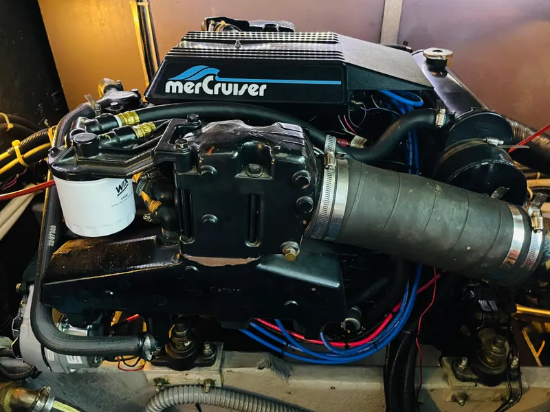 Slide: The Image of Sea Ray 390 Express Cruiser 1989 - 70