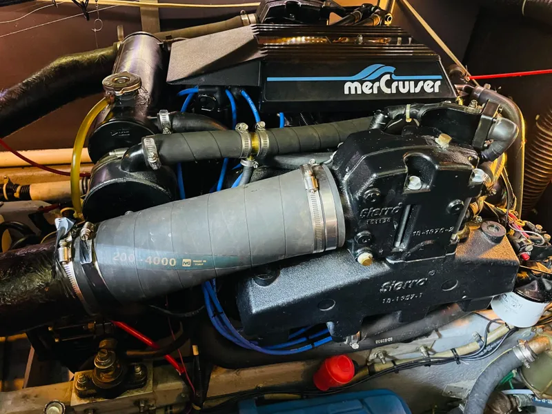 Slide: The Image of Sea Ray 390 Express Cruiser 1989 - 71