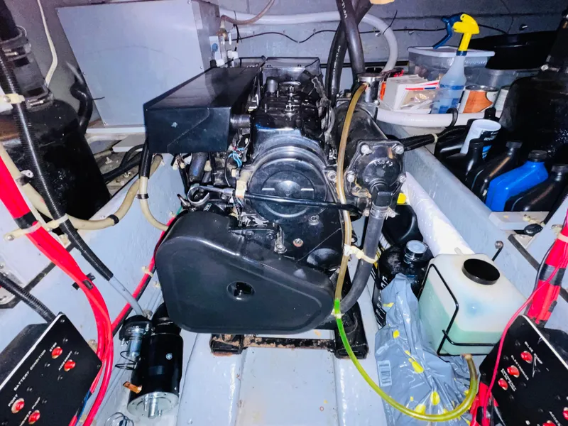 Slide: The Image of Sea Ray 390 Express Cruiser 1989 - 72