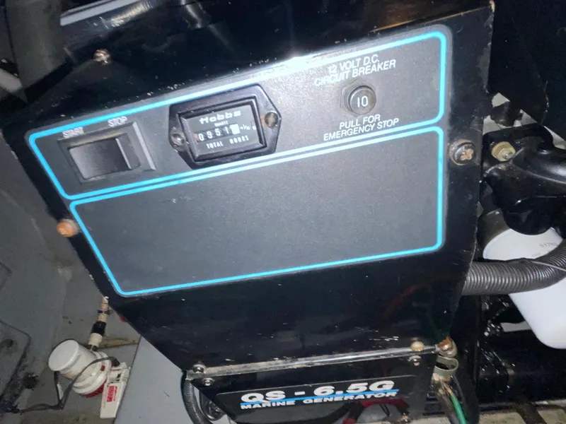 Slide: The Image of Sea Ray 390 Express Cruiser 1989 - 73