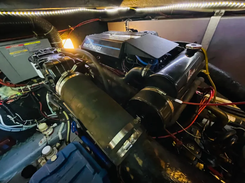 Slide: The Image of Sea Ray 390 Express Cruiser 1989 - 75