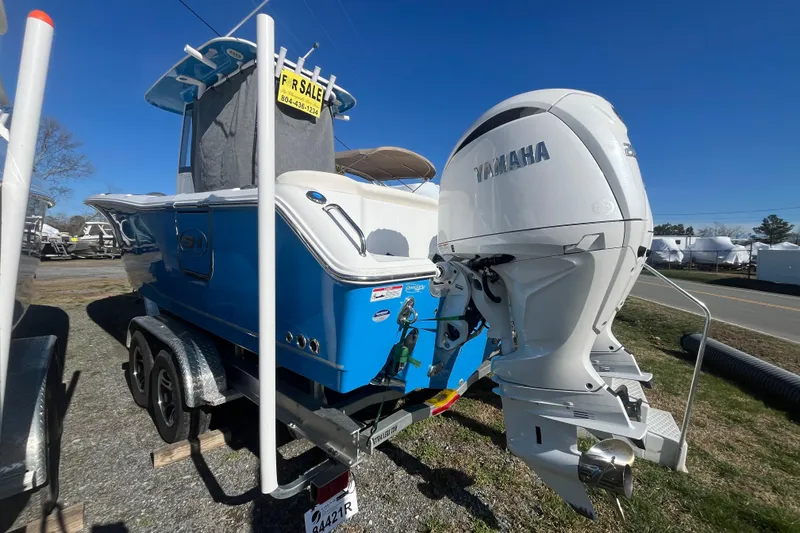 Slide: The Image of 2025 Sea Hunt Ultra 265 SE boat with Yamaha engine, displayed for sale. - 28