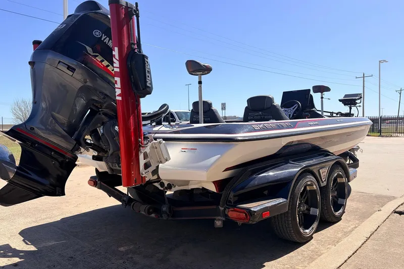 Slide: The Image of 2019 Skeeter FX21 Apex boat with Yamaha engine and Talon anchor system. - 5