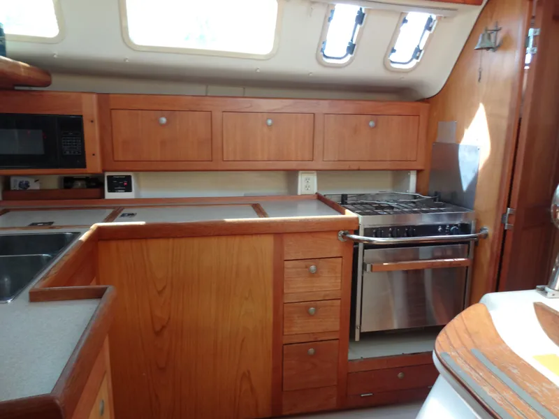 Slide: The Image of Hunter 380 2001 - 53