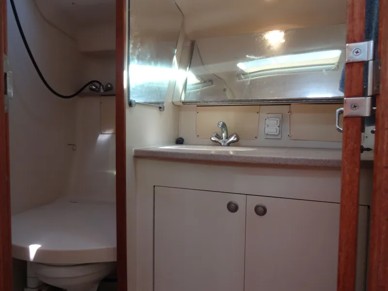 Slide: The Image of Hunter 380 2001 - 56