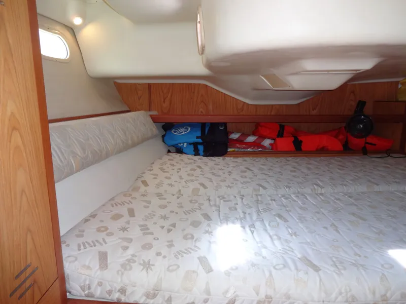 Slide: The Image of Hunter 380 2001 - 60