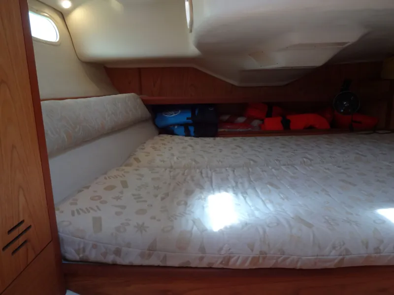 Slide: The Image of Hunter 380 2001 - 61