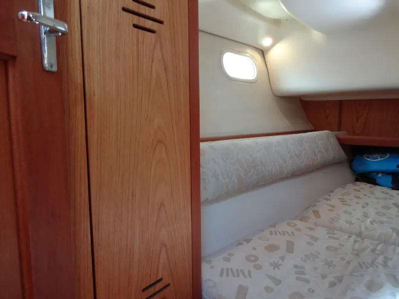 Slide: The Image of Hunter 380 2001 - 62