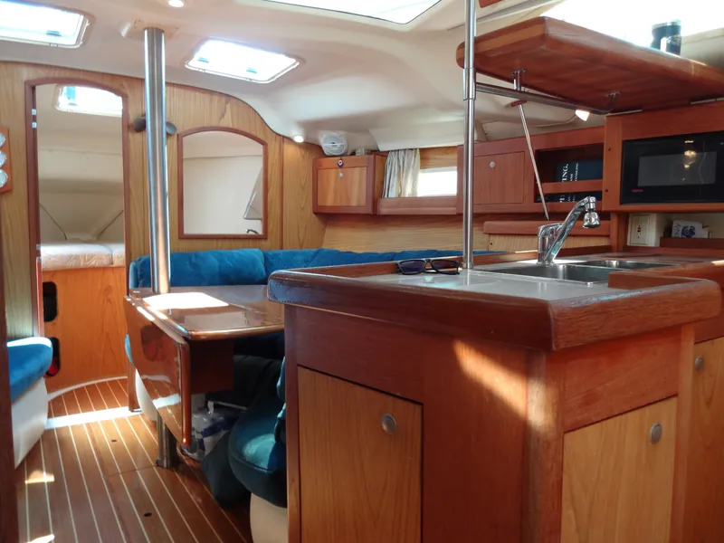 Slide: The Image of Hunter 380 2001 - 70