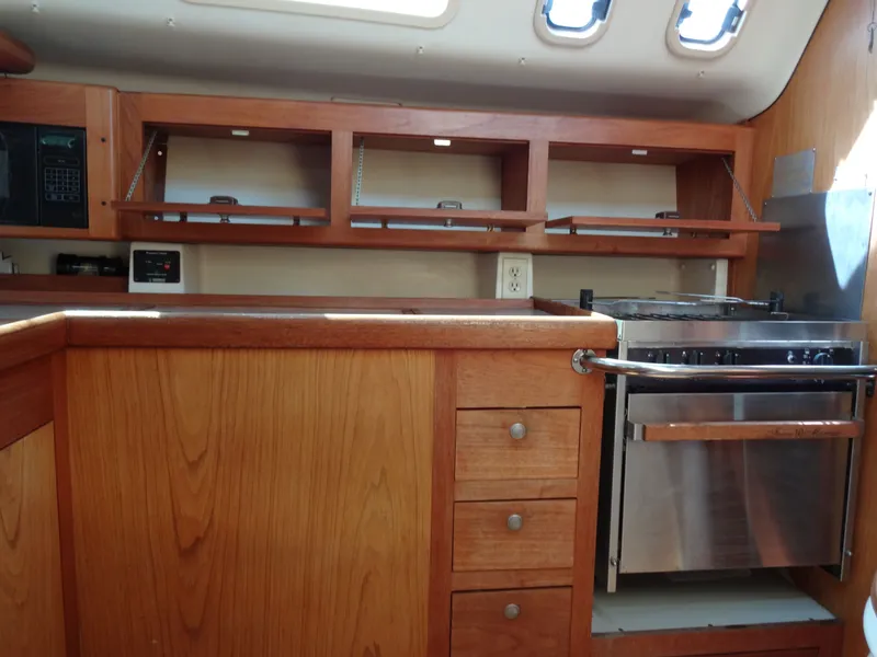 Slide: The Image of Hunter 380 2001 - 71